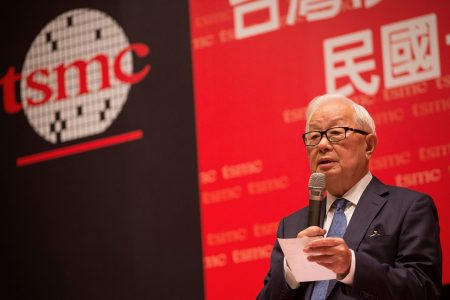 بنیان‌گذار TSMC: تیم کوک به من گفت اینتل درک درستی از تولید تراشه ندارد