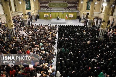 آغاز دیدار دانش‌آموزان و دانشجویان با رهبر انقلاب